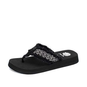Yellow box FOSETA flip flops color black medium width
